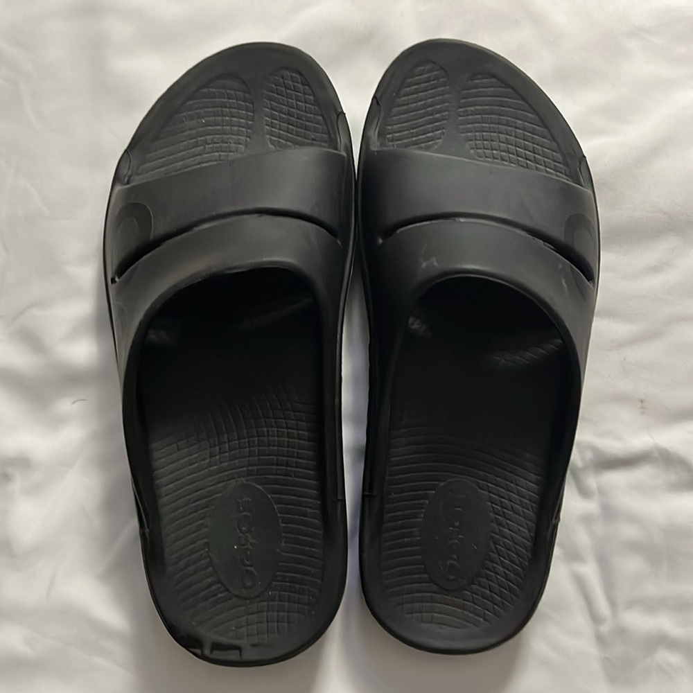 Oofos Recovery Slides - image 3